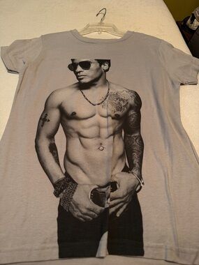 Lenny Kravitz Men's Graphic Crew Neck T-Shirt with Model Print - Light Gray